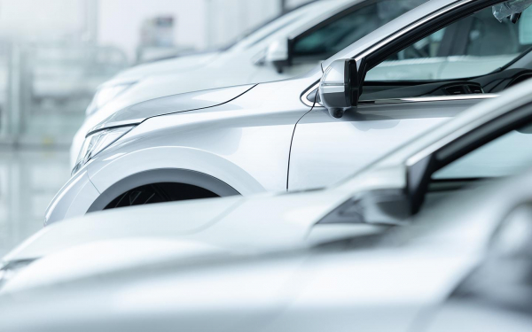 
            Российские автомарки почти догнали &laquo;китайцев&raquo;. Лидеры продаж
        