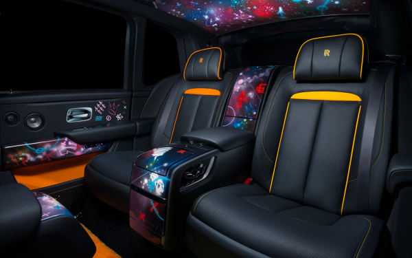 
            Лабубу-Porsche и космокар Rolls-Royce. Пять самых необычных арт-мобилей
        