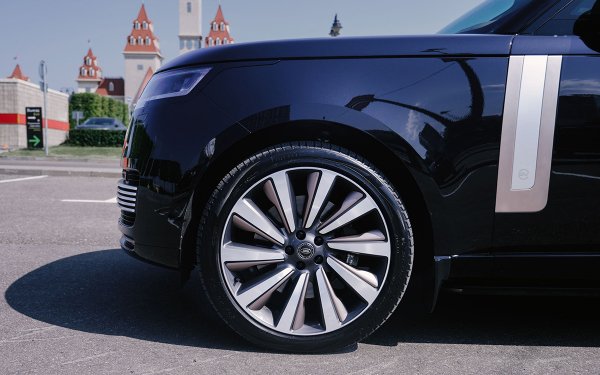 
            Maybach, не завидуй! Тест самого роскошного и дорогого Range Rover SV
        