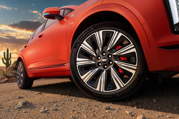
            Cadillac показал новый XT5. Это гибрид с двумя электромоторами
        