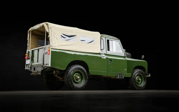
            Land Rover Дэниела Крейга выставили на продажу за $18,5 тыс.
        