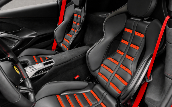 
            Зумеры и 12Cilindri. Обзор последнего суперкара Ferrari старой школы
        