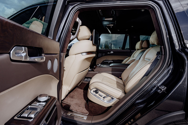 
            Русский ответ Rolls-Royce. Первый тест кроссовера Aurus Komendant
        