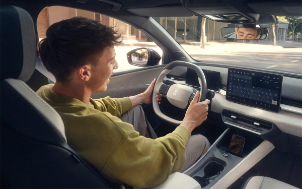 
            &laquo;Клиенты не хотят космолет&raquo;. Volkswagen объяснил отказ от тачскринов
        