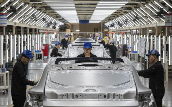 Geely откажется от машин с ДВС. Их заменят гибриды
Geely откажется от машин с ДВС. Их заменят гибриды