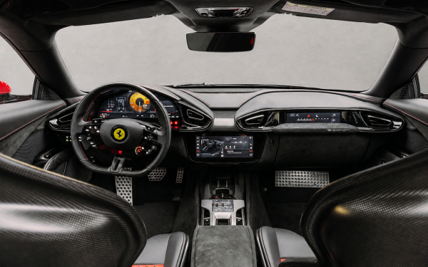
            Зумеры и 12Cilindri. Обзор последнего суперкара Ferrari старой школы
        