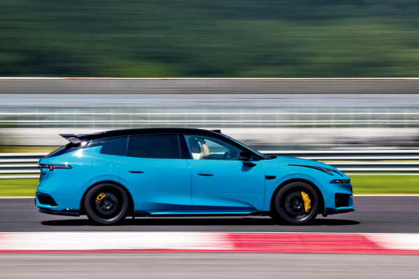 Lynk & Co 07 GT: знакомство на гоночной трассе в Китае