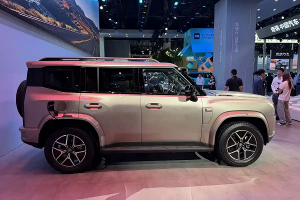 
            Jetour представил 781-сильный внедорожник Traveller 7 в стиле Land Rover
        