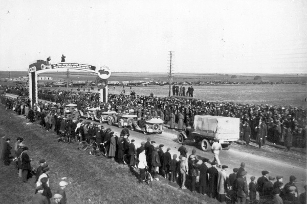 По бездорожью и разгильдяйству: как и для чего в 1933 году проводили Каракумский автопробег