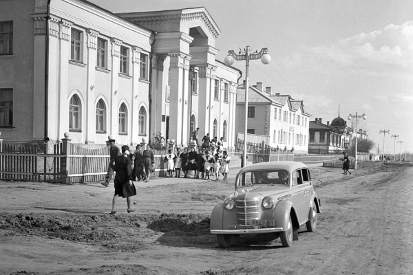 Рождённый в законе, гуляющий по рукам и условно живой: нелёгкая судьба завода АЗЛК