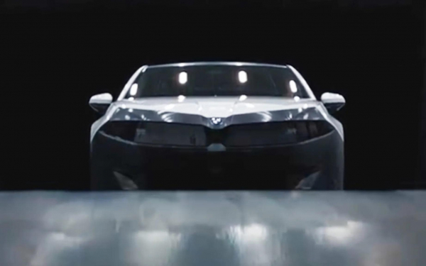 
            BMW показала первые фото 3 Series нового поколения с ДВС
        