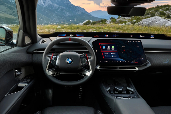 
            BMW показала 3 Series нового поколения с 437-сильным ДВС и режимом дрифта
        