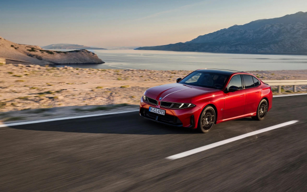 
            BMW показала 3 Series нового поколения с 437-сильным ДВС и режимом дрифта
        