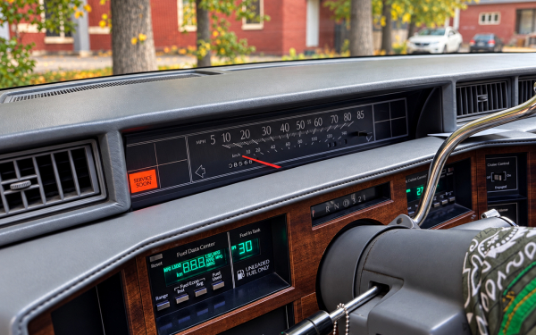 
            &laquo;V8 за 300 тыс. руб.&raquo; Опыт владения Cadillac de Ville конца 80-х годов
        