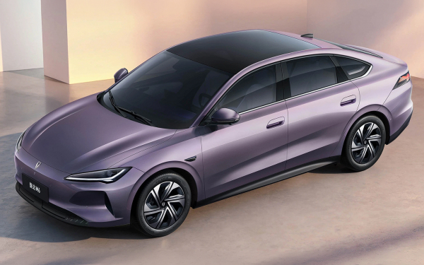 
            Jetta раскрыла цены на первый электрокар M6. Он стоит как Lada Granta
        