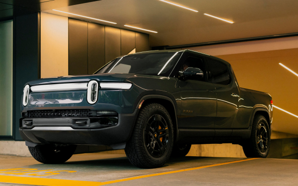 
            От стоковой BMW до электропикапа. На чем ездит бывший глава Apple Тим Кук
        