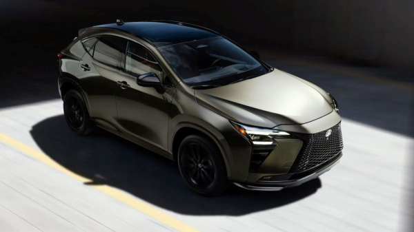 Кроссовер Lexus NX обновился снаружи и внутри