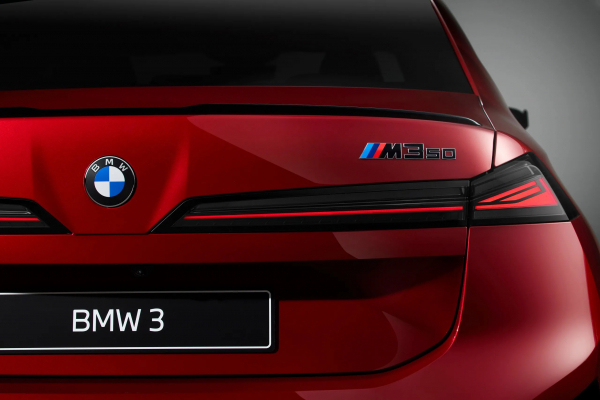 
            BMW показала 3 Series нового поколения с 437-сильным ДВС и режимом дрифта
        