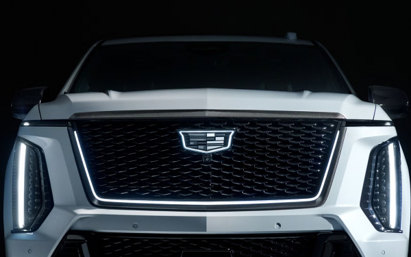 
            Cadillac выкатил самый дорогой Escalade в истории. Таких всего 252 машины
        