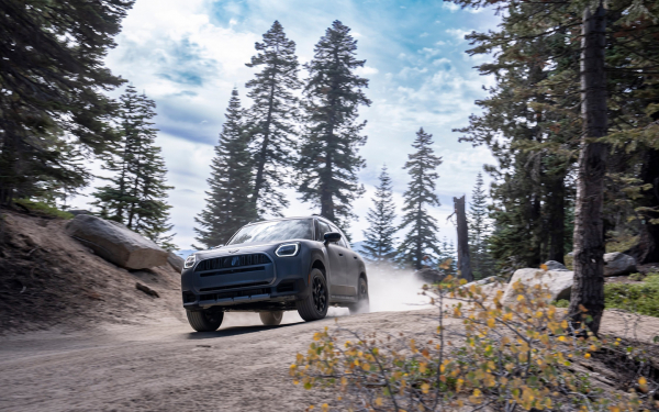 
            Mini представила &laquo;суровый&raquo; Countryman в новой версии для бездорожья
        