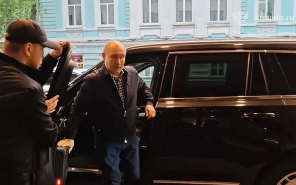 
            Путину&nbsp;&mdash; 74 года. На каких автомобилях ездил за рулем президент России
        