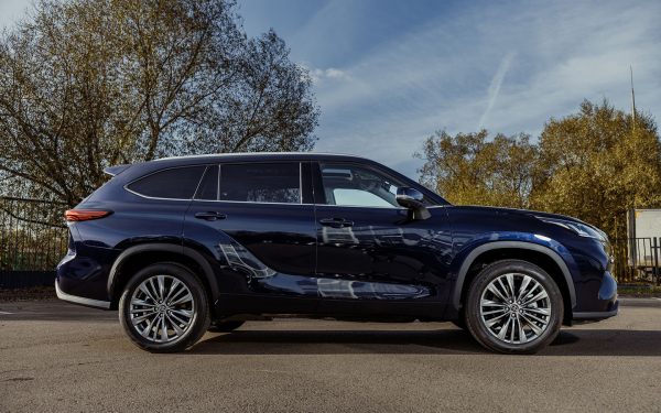 
            Последний настоящий. Тест-драйв Toyota Highlander четвертого поколения
        