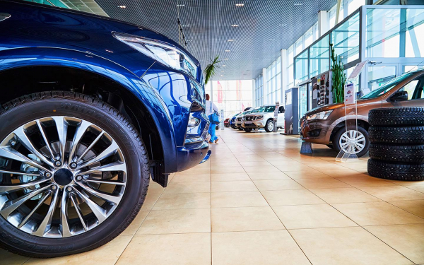 Продажи автомобилей в России падают второй месяц подряд
Продажи автомобилей в России падают второй месяц подряд