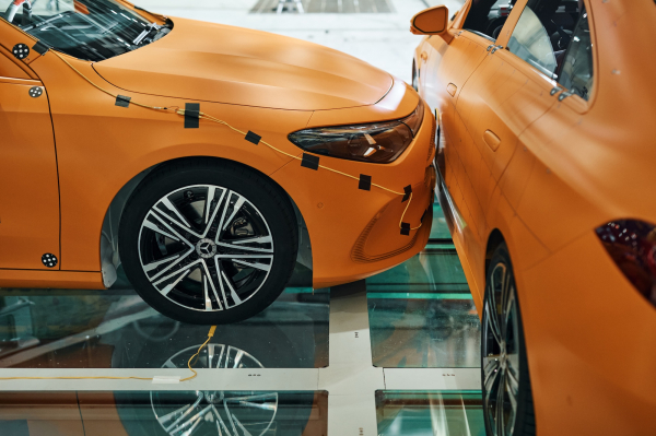 
            Mercedes сравнил безопасность CLA с ДВС и электромотором в краш-тесте
        