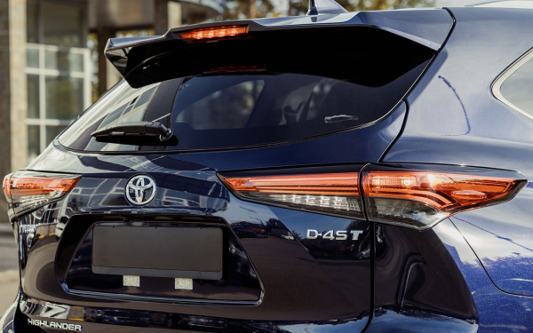 
            Последний настоящий. Тест-драйв Toyota Highlander четвертого поколения
        