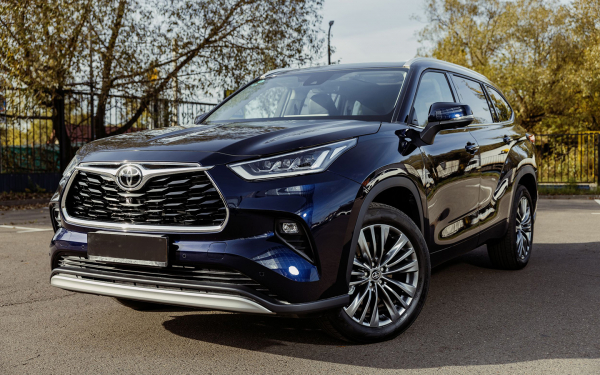 
            Последний настоящий. Тест-драйв Toyota Highlander четвертого поколения
        