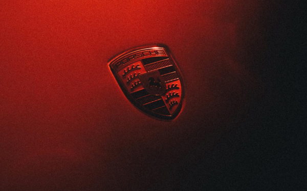 
            Porsche анонсировал премьеру флагманского суперкара Mission S
        