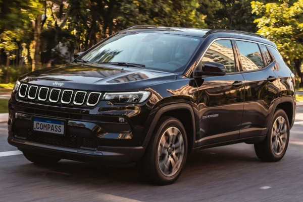 Jeep Compass предыдущего поколения остается в строю: модернизация в Бразилии