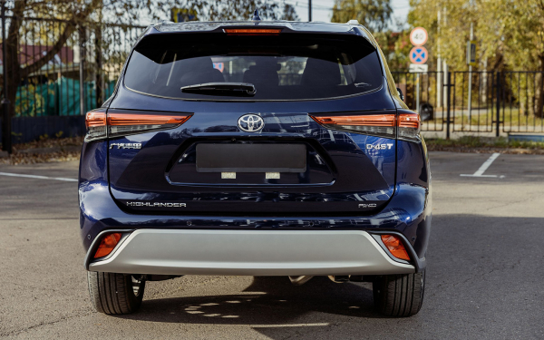
            Последний настоящий. Тест-драйв Toyota Highlander четвертого поколения
        