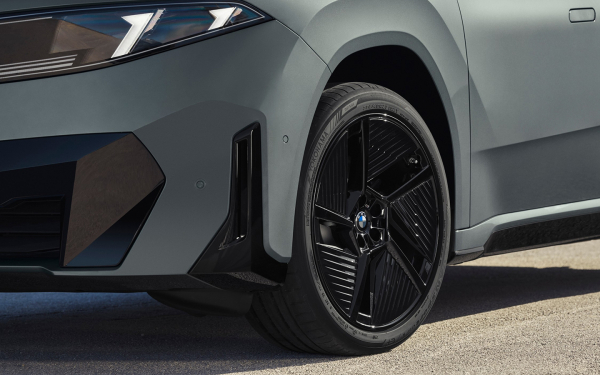 
            Представлен новый BMW iX4 в стиле Neue Klasse. У него 612 сил
        