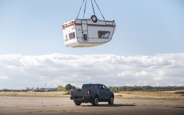 На новый Toyota Hilux сбросили автодом с девятиметровой высоты
На новый Toyota Hilux сбросили автодом с девятиметровой высоты