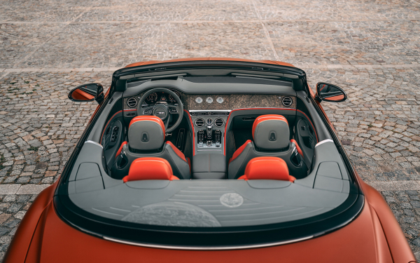 
            Bentley создала три &laquo;космических&raquo; Continental в честь астронома Коперника
        