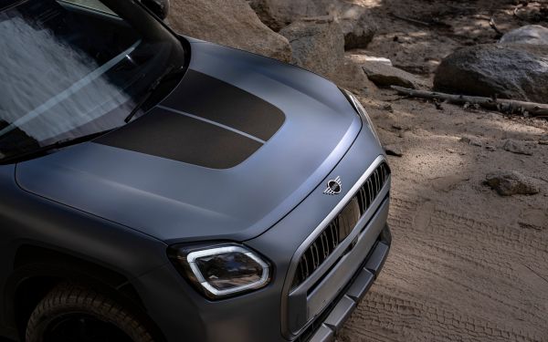 
            Mini представила &laquo;суровый&raquo; Countryman в новой версии для бездорожья
        