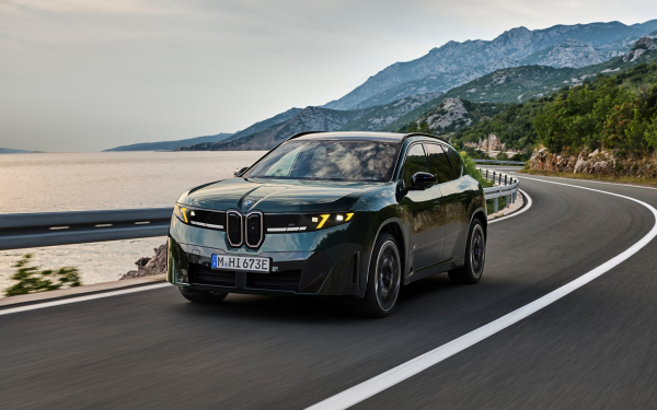 
            BMW представила самый мощный iX3 с агрессивным дизайном
        