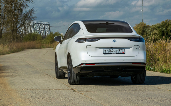 
            Антихайп! Мы покатались на электрическом кроссовере GAC Hyptec HT
        