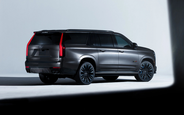 
            Cadillac выкатил самый дорогой Escalade в истории. Таких всего 252 машины
        