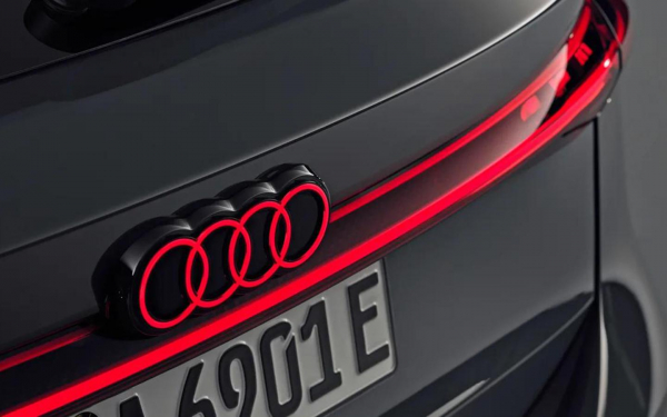 
            Audi собирается &laquo;научить&raquo; автомобили пускать искры, менять запахи и&nbsp;цвет
        