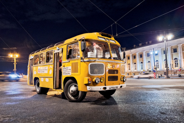 Петроколобок: ночная смена на ретроавтобусе  ПАЗ-672