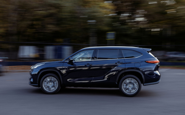
            Последний настоящий. Тест-драйв Toyota Highlander четвертого поколения
        