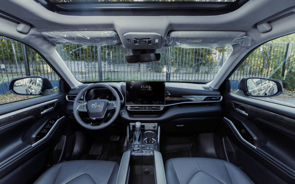 
            Последний настоящий. Тест-драйв Toyota Highlander четвертого поколения
        