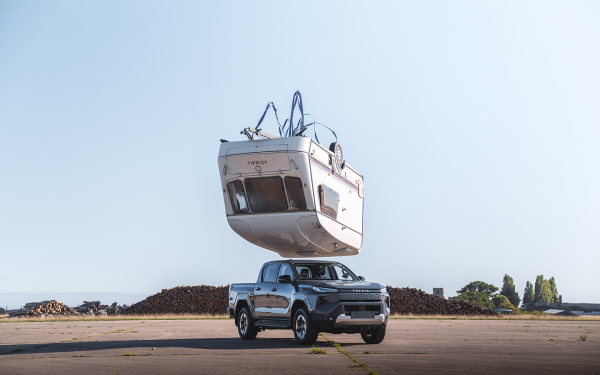 На новый Toyota Hilux сбросили автодом с девятиметровой высоты
На новый Toyota Hilux сбросили автодом с девятиметровой высоты