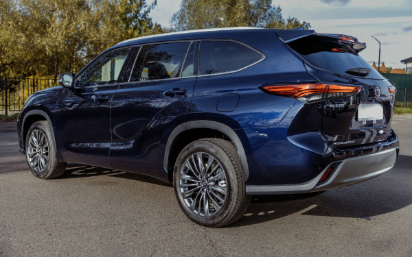 
            Последний настоящий. Тест-драйв Toyota Highlander четвертого поколения
        