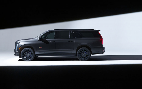 
            Cadillac выкатил самый дорогой Escalade в истории. Таких всего 252 машины
        