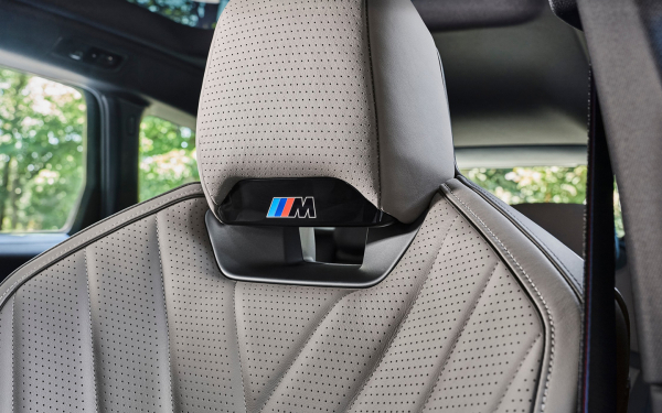 
            BMW представила самый мощный iX3 с агрессивным дизайном
        