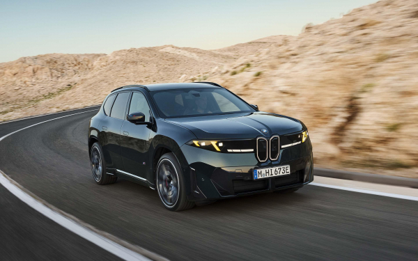 
            BMW представила самый мощный iX3 с агрессивным дизайном
        