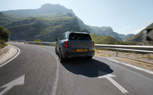 
            Mini представила &laquo;суровый&raquo; Countryman в новой версии для бездорожья
        